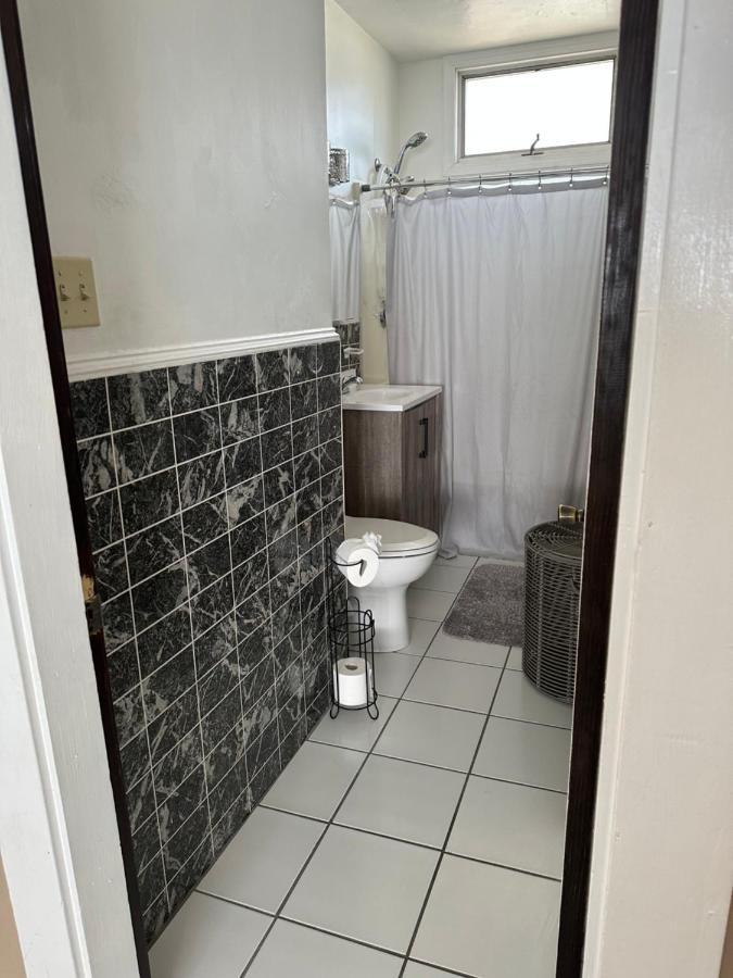 Shy'S Place Броктон Экстерьер фото